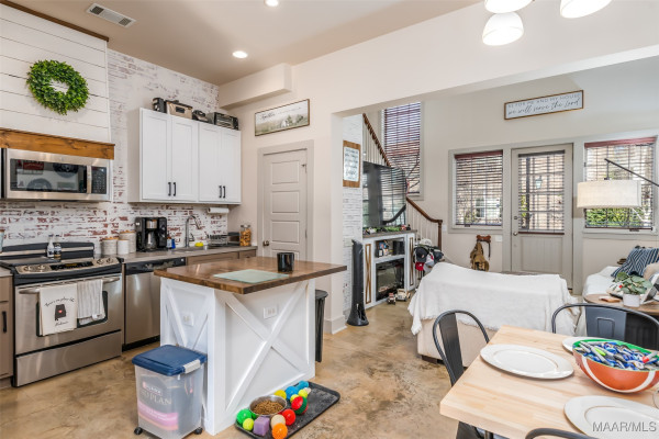 7732 LONG ACRE Street