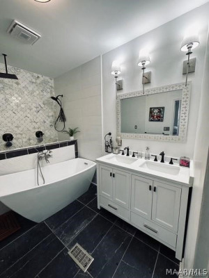 2481 E Cloverdale Park