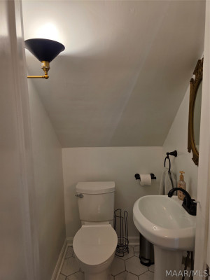 2481 E Cloverdale Park