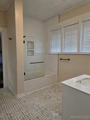 2481 E Cloverdale Park