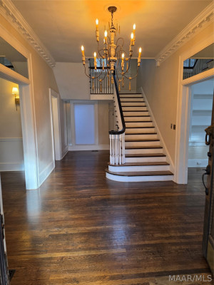 2481 E Cloverdale Park