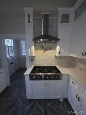 2481 E Cloverdale Park