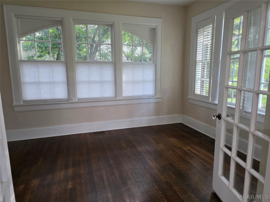 2481 E Cloverdale Park