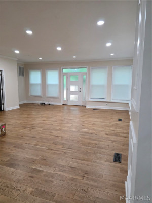 2481 E Cloverdale Park