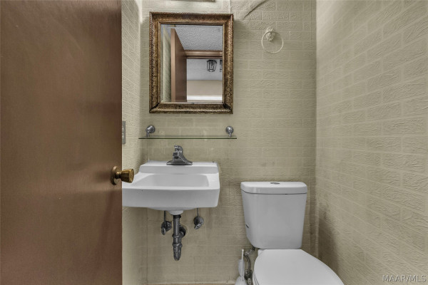 2746 Bonnie Crest Court