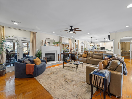 229 W Farmington Trace