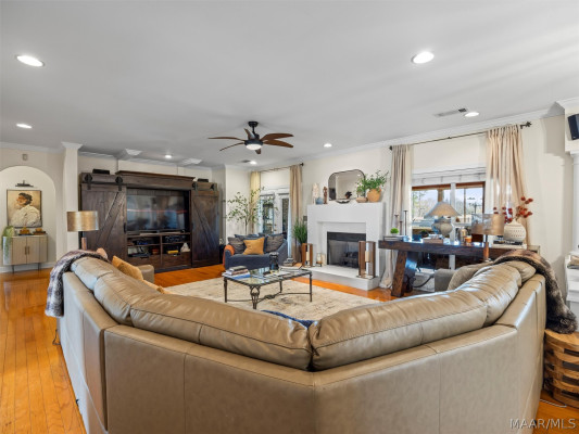 229 W Farmington Trace