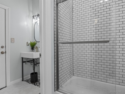 229 W Farmington Trace