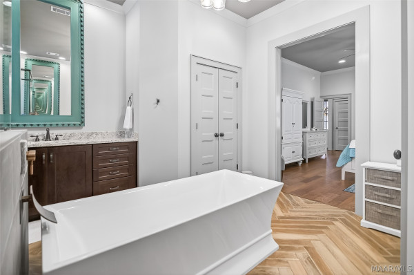 9536 Crescent Lodge Drive