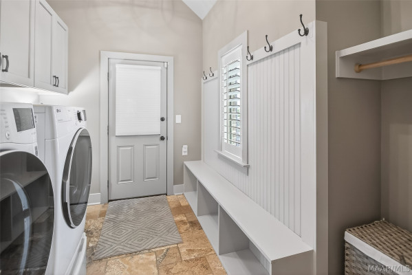 9536 Crescent Lodge Drive