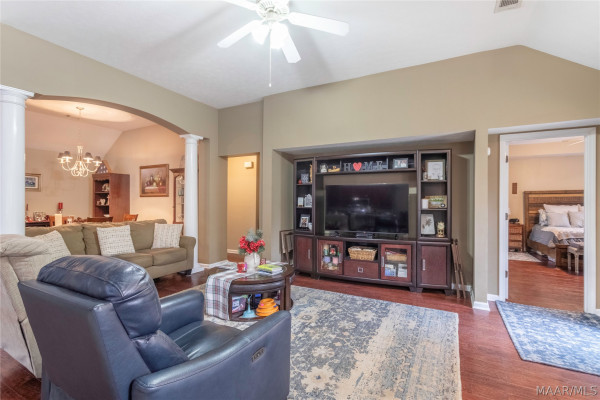 3712 Claiborne Circle