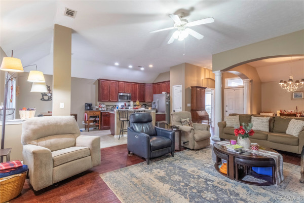 3712 Claiborne Circle