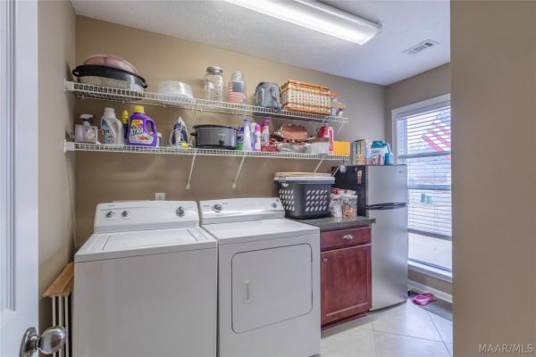 3712 Claiborne Circle