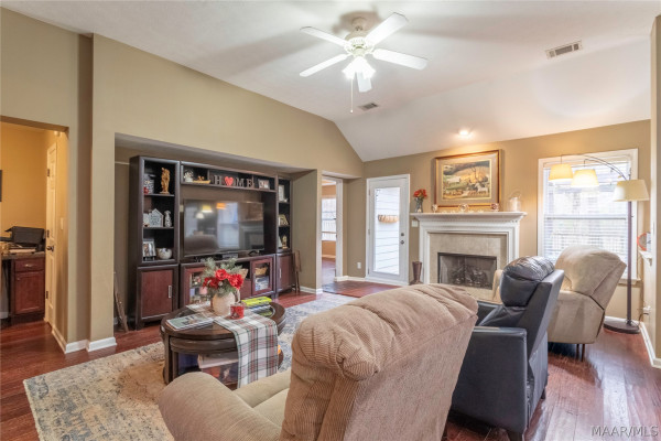 3712 Claiborne Circle