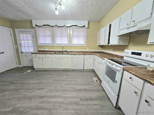 122 S CAPITOL Parkway