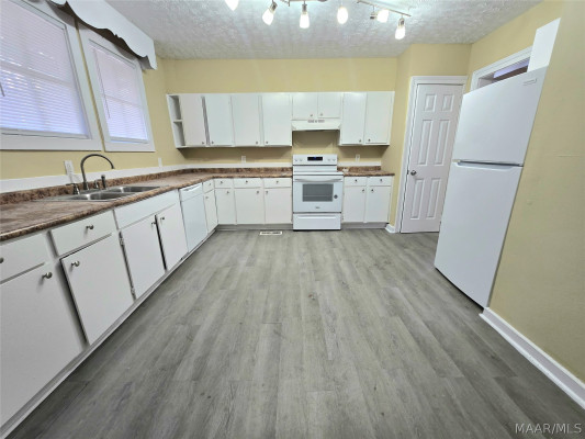 122 S CAPITOL Parkway