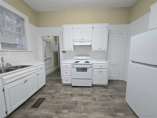 690 PONCE DE LEON Avenue