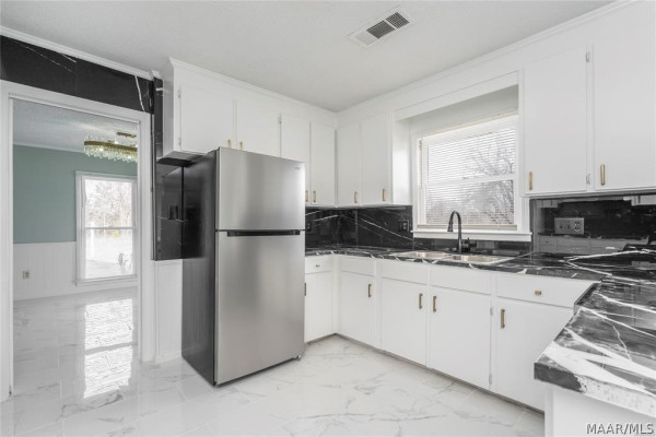 7260 ROLLING HILLS Boulevard