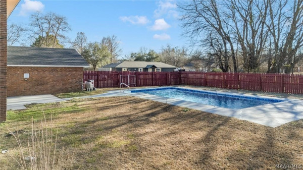 7260 ROLLING HILLS Boulevard