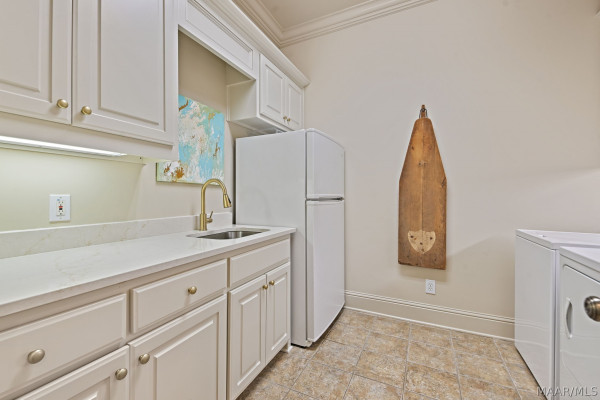 7544 Lakeridge Drive