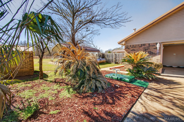 822 County Road 1 . S