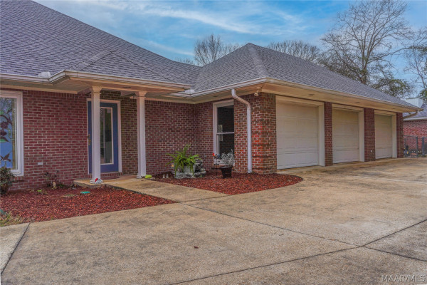 705 YELLOWSTONE Drive