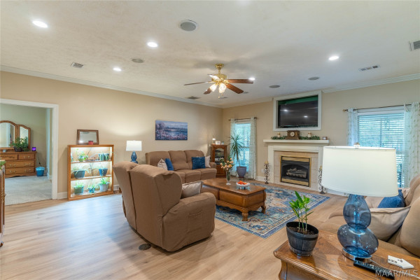 705 YELLOWSTONE Drive