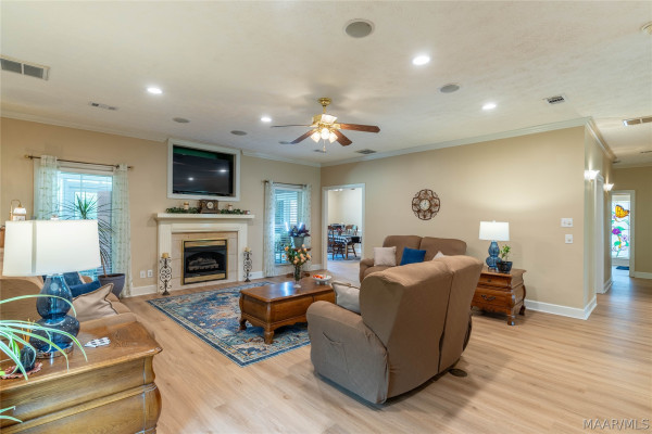 705 YELLOWSTONE Drive