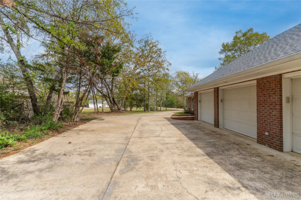 705 YELLOWSTONE Drive
