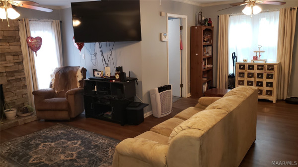 2092 Kent Road