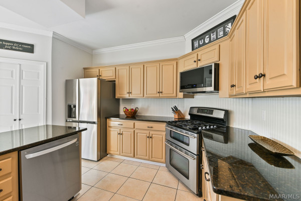 9430 HUNTINGDON Court