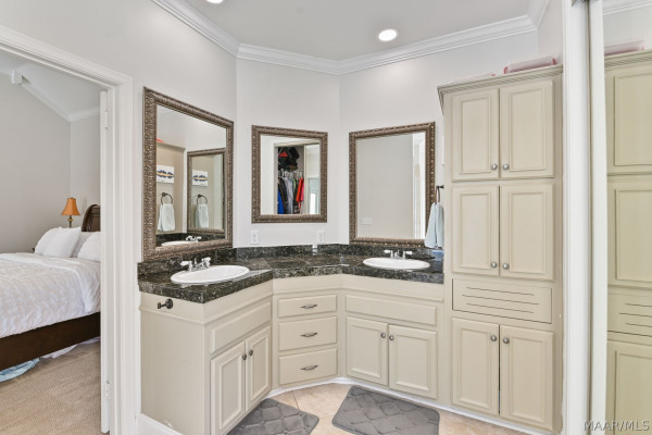 9430 HUNTINGDON Court