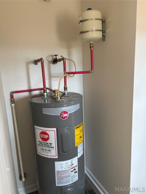 140 LAUREL HILL Drive