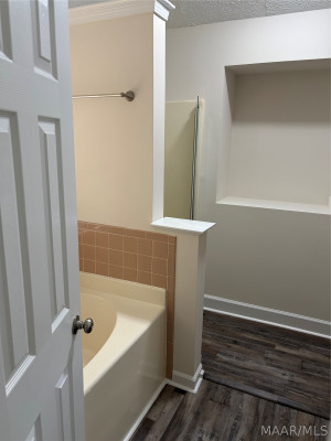 140 LAUREL HILL Drive