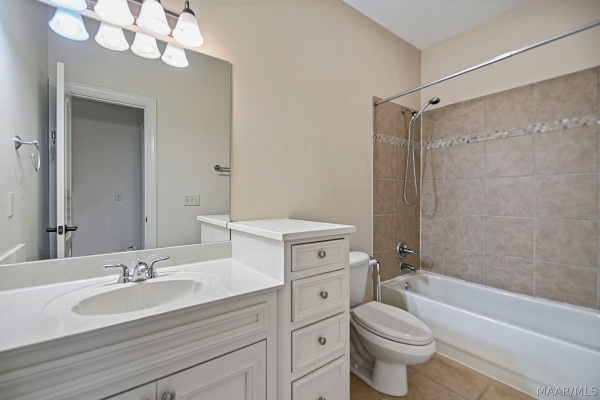 7048 Mid Pines