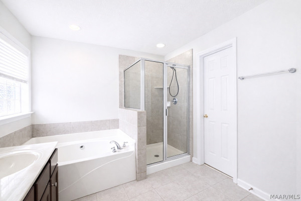 3936 CLAIBORNE Circle