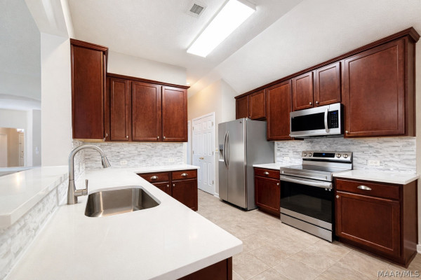 3936 CLAIBORNE Circle