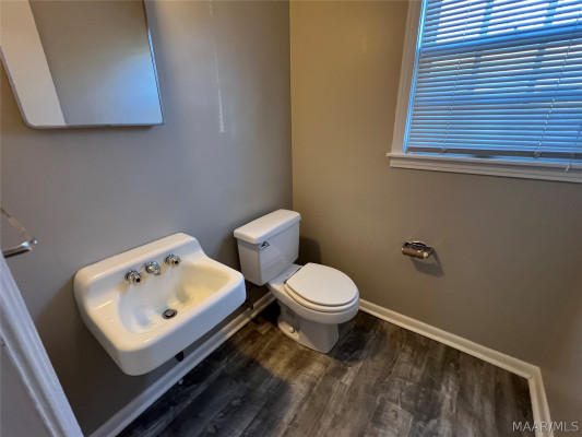 3243 N Colonial Drive