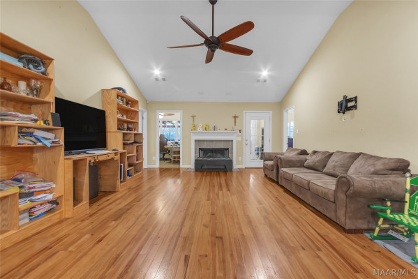 4032 Riveroaks Road