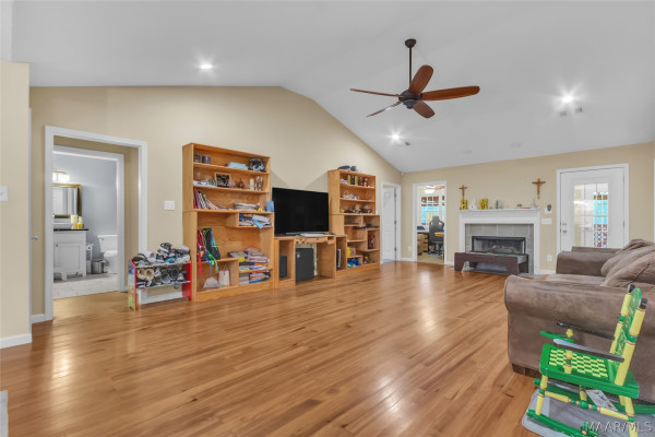 4032 Riveroaks Road