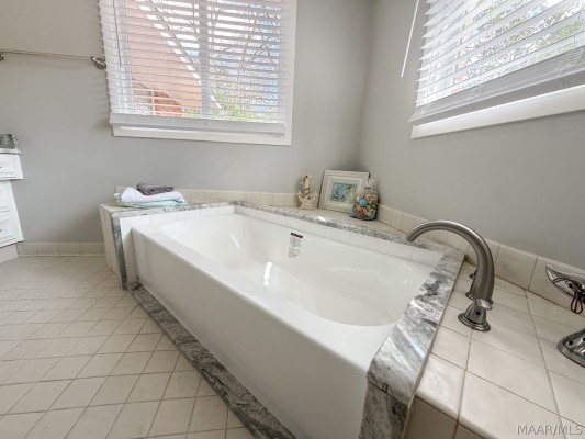 557 KAREN Road