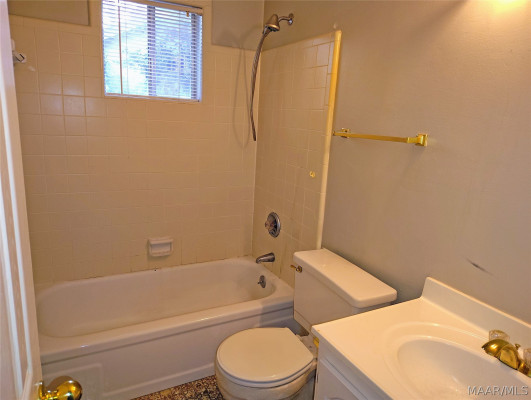 458 BOWLING GREEN Drive