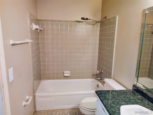 458 BOWLING GREEN Drive