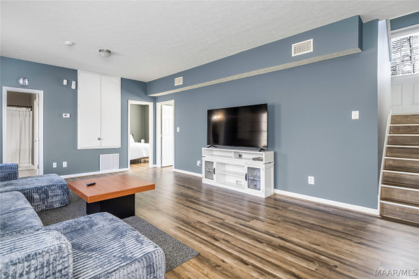 5860 PINELEAF Drive