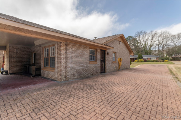 523 E Moye Drive