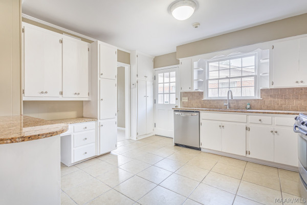 1819 GILLESPIE Drive