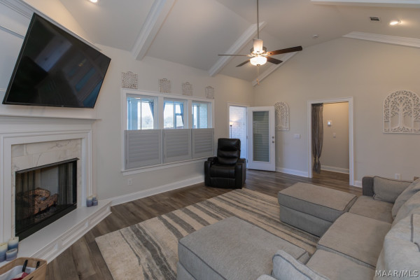 264 Royal Oaks Drive