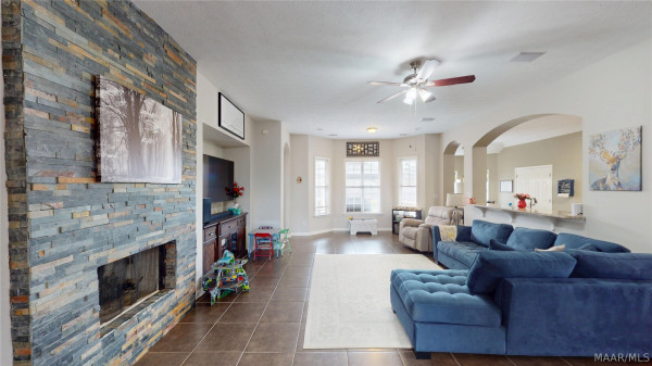 613 Stoneybrooke Way