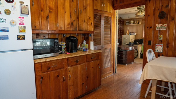 9438 mobile Highway S