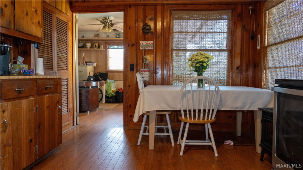 9438 mobile Highway S